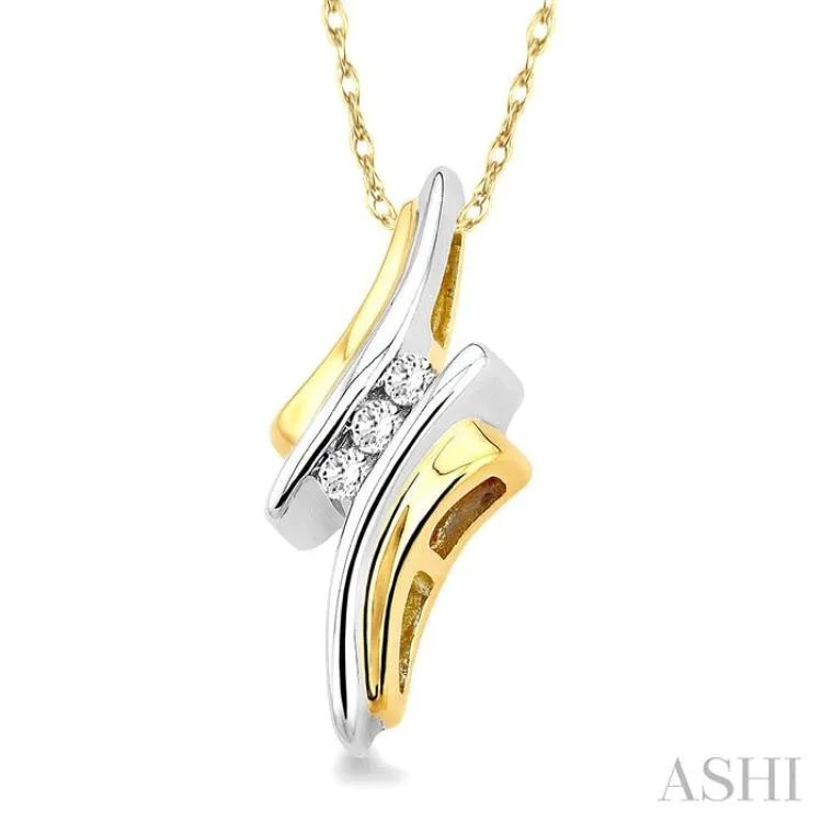 1/10 Ctw Round Cut Diamond Pendant in 14K Yellow Gold with Chain