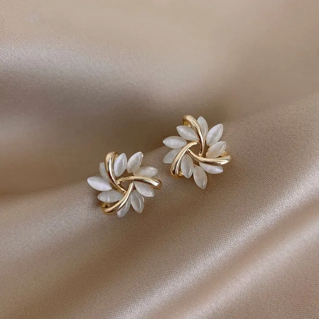 Elegant and Exquisite Opal Petal Circle Stud Earrings For Woman   Classic Jewelry Luxury Party Girl's Unusual Earrings