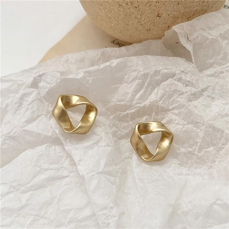 just-lil-things-pin-earrings-gold-earrings-jlt10046