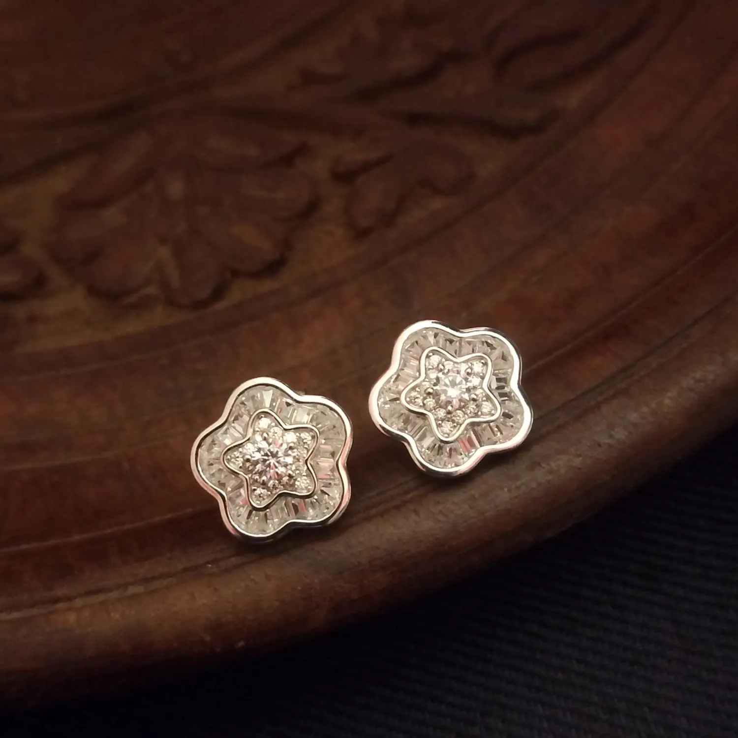 "Dazzle in Elegance: 92.5 Silver Stud Earrings Sparkling with American Diamonds"